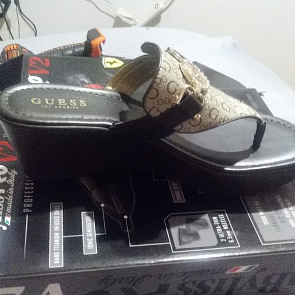 GUESS SANDALS - Picture 2 of 2